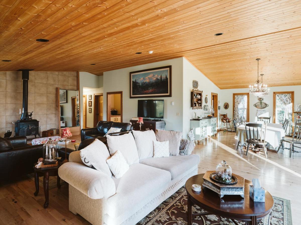 Maria's Creekside B&B Anchorage Bagian luar foto